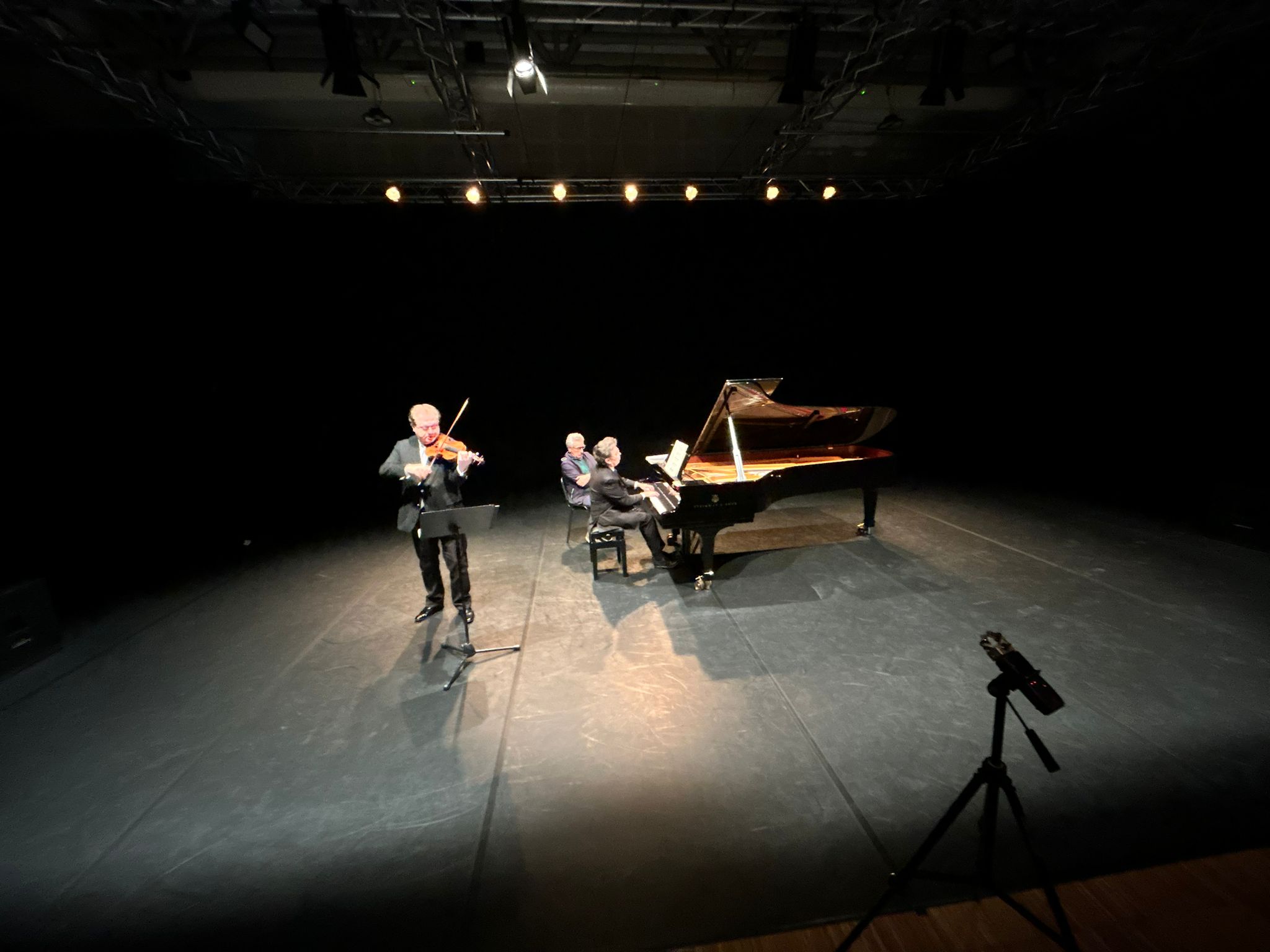 21ee5172-0616-4e8b-8bb5-8823116018ac